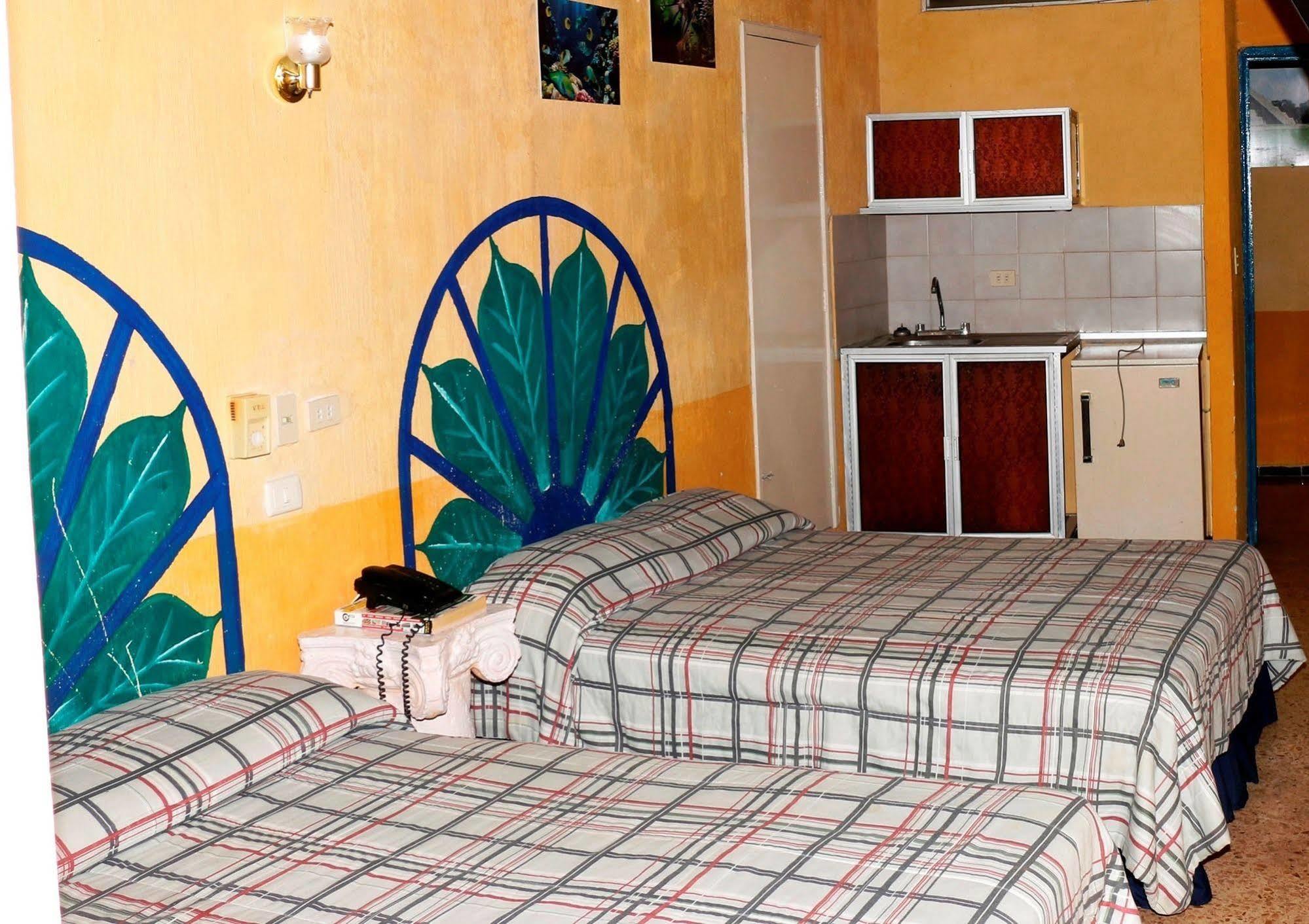 Hotel Suites Elia Noemi メリダ エクステリア 写真