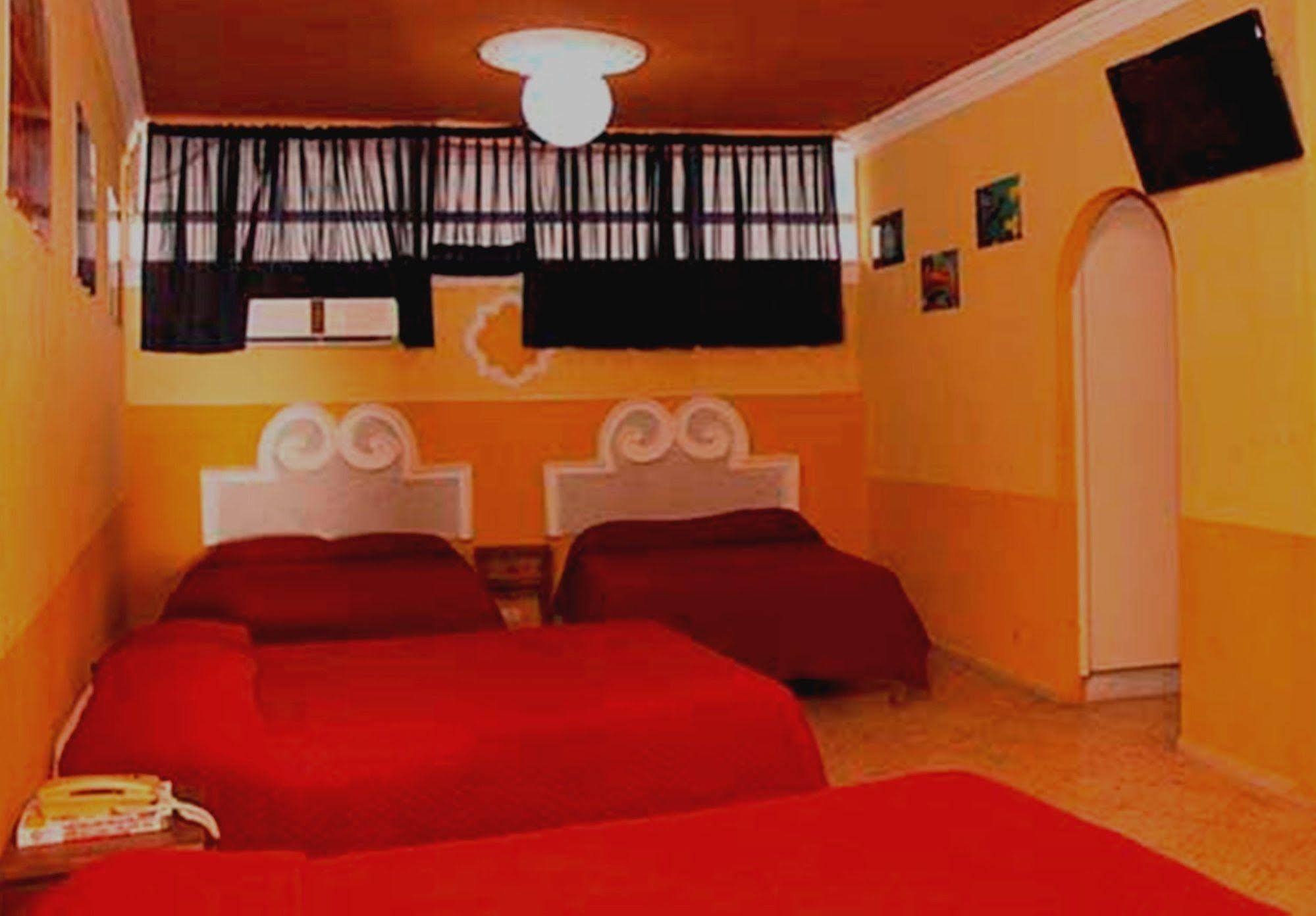Hotel Suites Elia Noemi メリダ エクステリア 写真