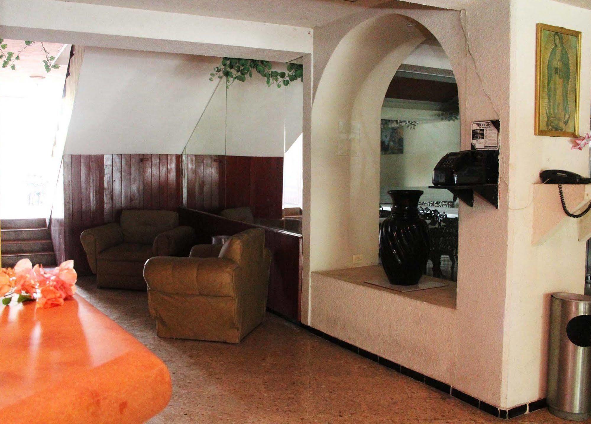 Hotel Suites Elia Noemi メリダ エクステリア 写真