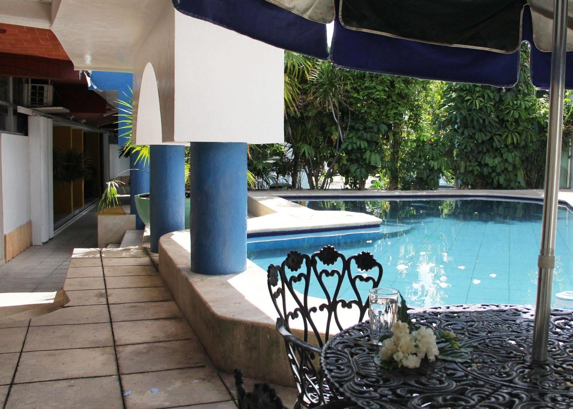Hotel Suites Elia Noemi メリダ エクステリア 写真